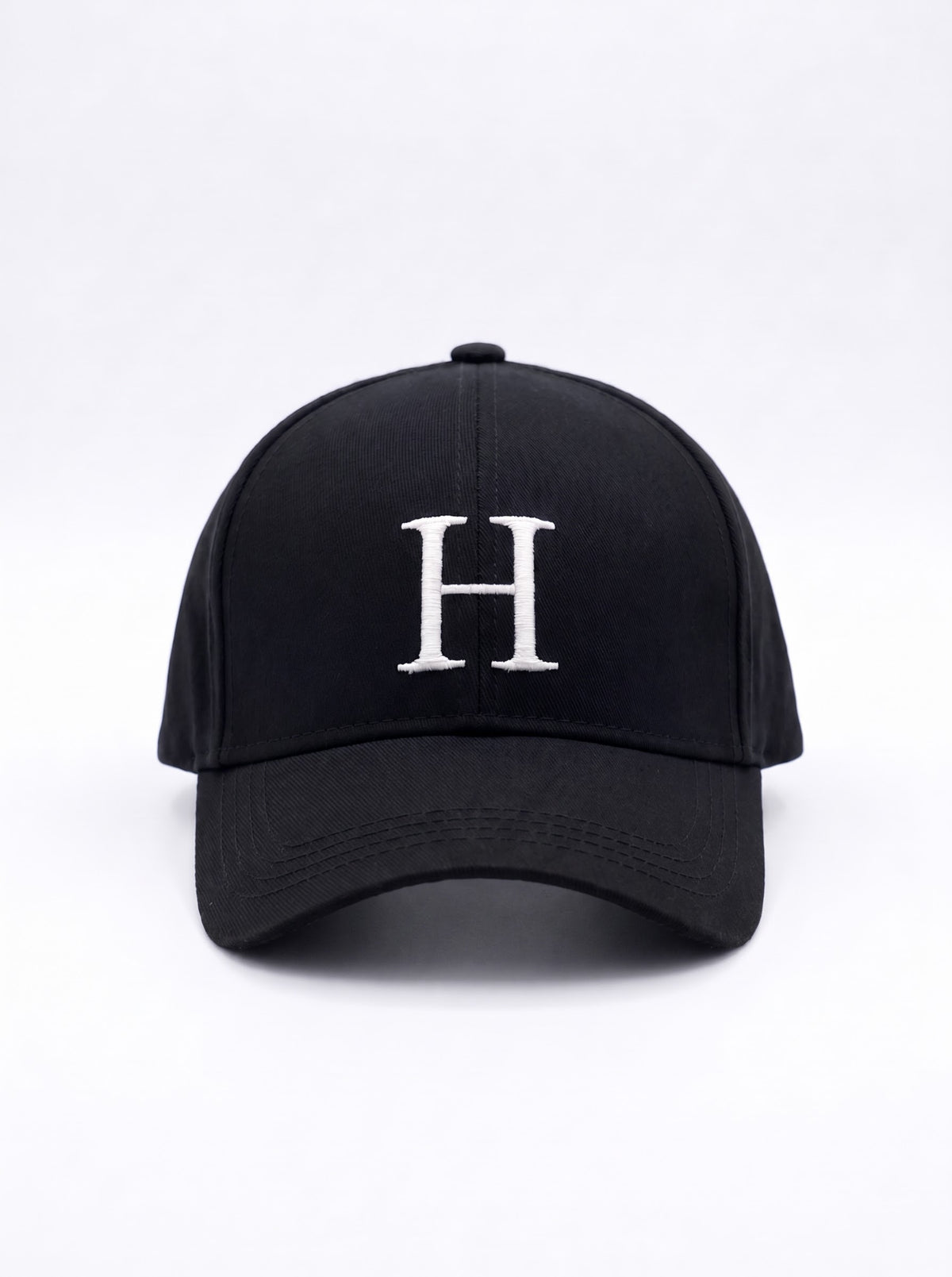 H Harfli Siyah Şapka